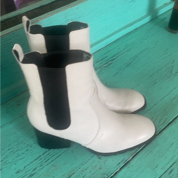 White designer boots - Picture 1 of 2